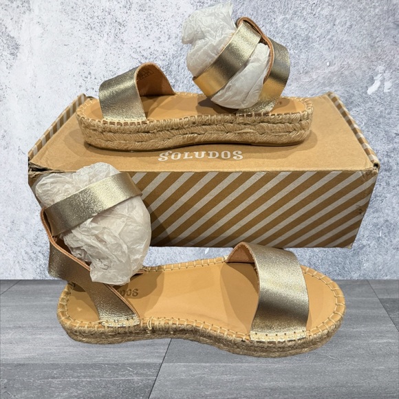 Soludos Cadiz Gold Metallic Platinum Strap Sandals. NIB - Picture 3 of 4